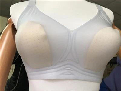 Šķidrā silikona gumija krūštura līmēšanai